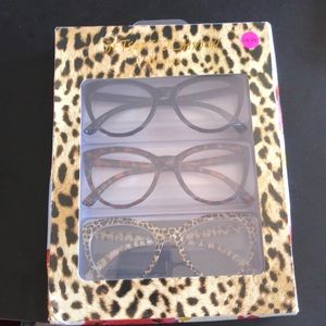 Betsey Johnson readers +2.00